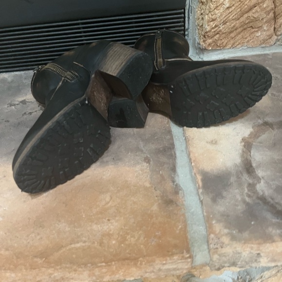 Freebird by Steven Distressed Leather Heeled boots - Picture 5 of 5